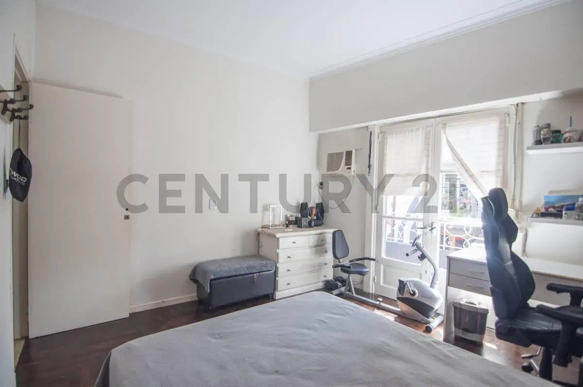 Venta Casa sólida  con lote de 395 m², gran jardín y piscina a pasos de Libertador 3