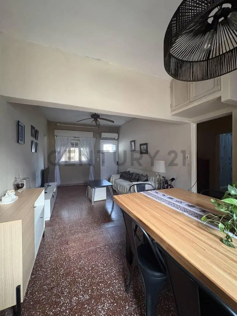 CASA 5 AMBIENTES EN VENTA EN MORÓN 2