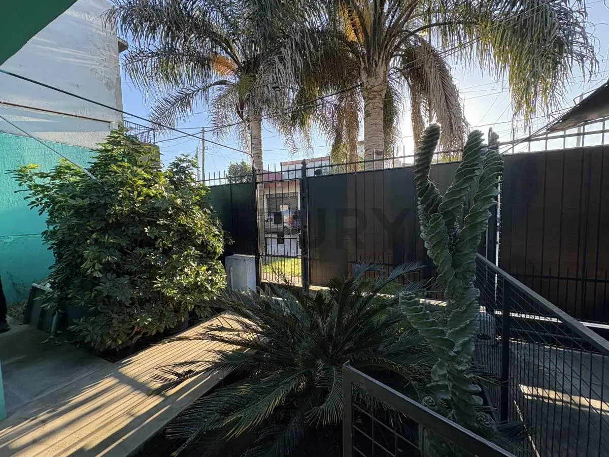Casa Multifamiliar 6 Ambientes en Venta en Morón 3