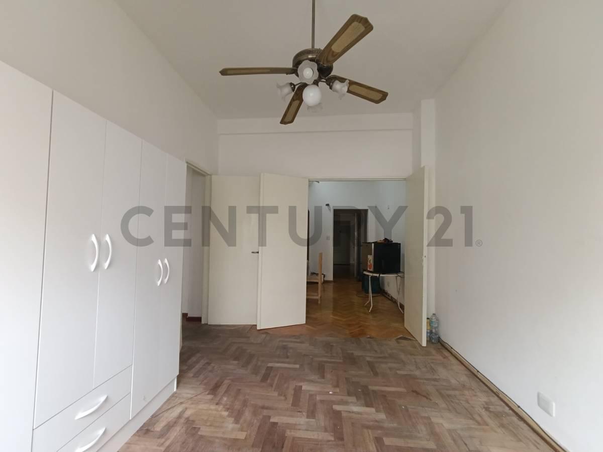Foto de Departamento 3 ambientes a reciclar en Balvanera, imagen 2