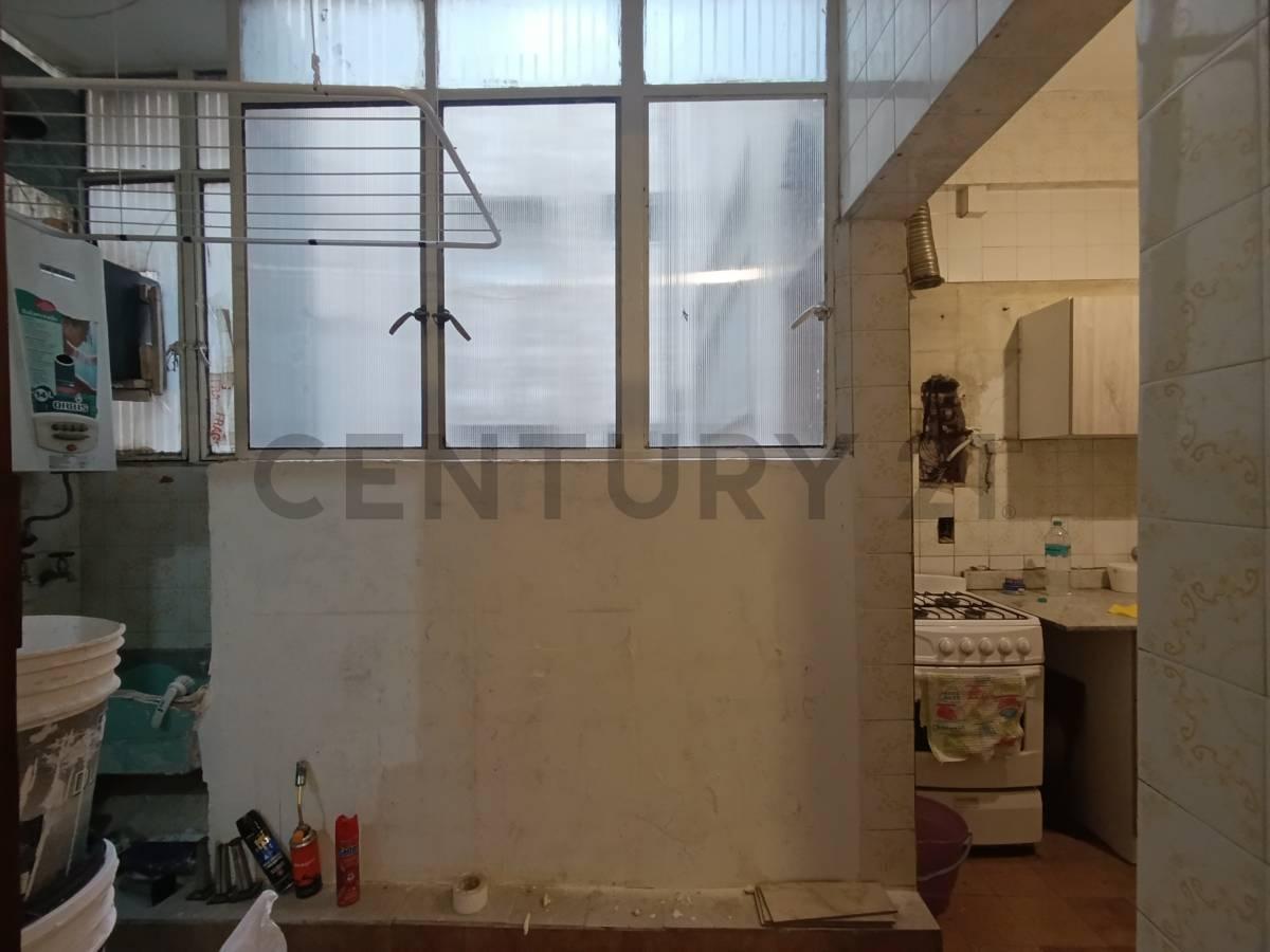 Foto de Departamento 3 ambientes a reciclar en Balvanera, imagen 1