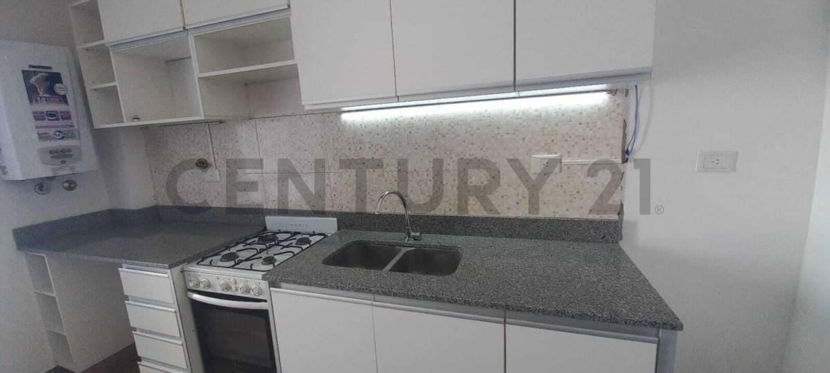 Foto de VENTA DEPARTAMENTO DE DOS AMBIENTES c/ Balcon a 150mts de la estacion, imagen 1