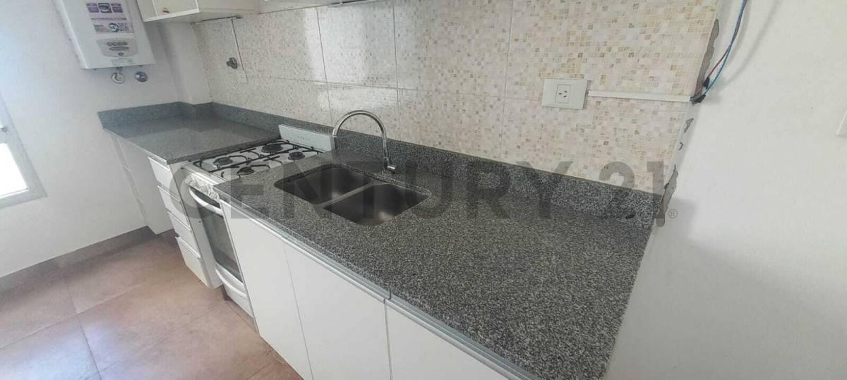 Foto de VENTA DEPARTAMENTO DE DOS AMBIENTES c/ Balcon a 150mts de la estacion, imagen 3