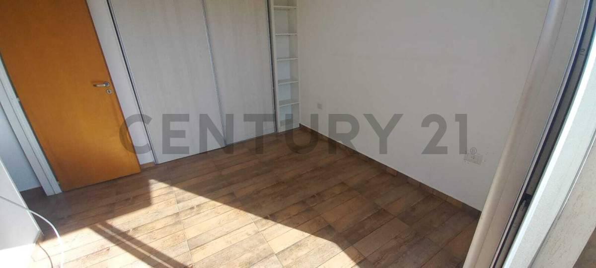 Foto de VENTA DEPARTAMENTO DE DOS AMBIENTES c/ Balcon a 150mts de la estacion, imagen 4