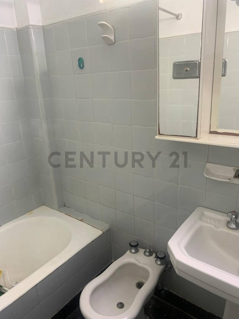 Foto de Venta departamento 2 ambientes amplio muy luminoso en hermoso, imagen 5