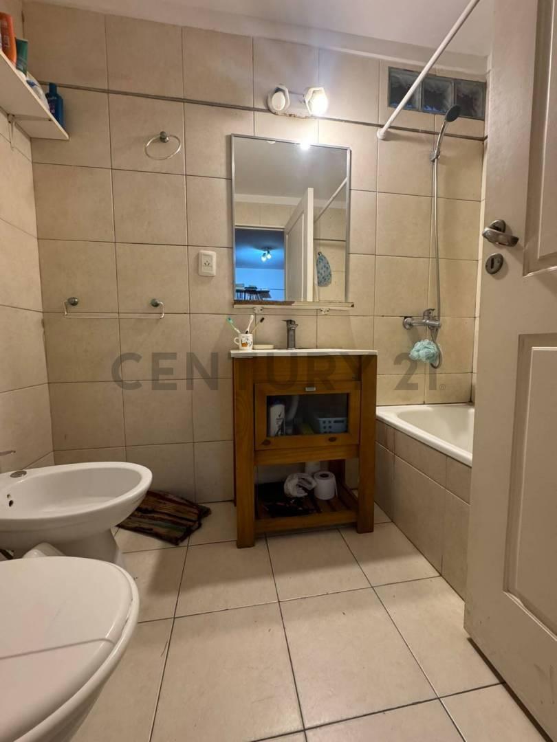 Foto de 2 AMBIENTES CON BALCÓN y COCINA SEPARADA - A 100mts del SUBTE Y TREN, imagen 4
