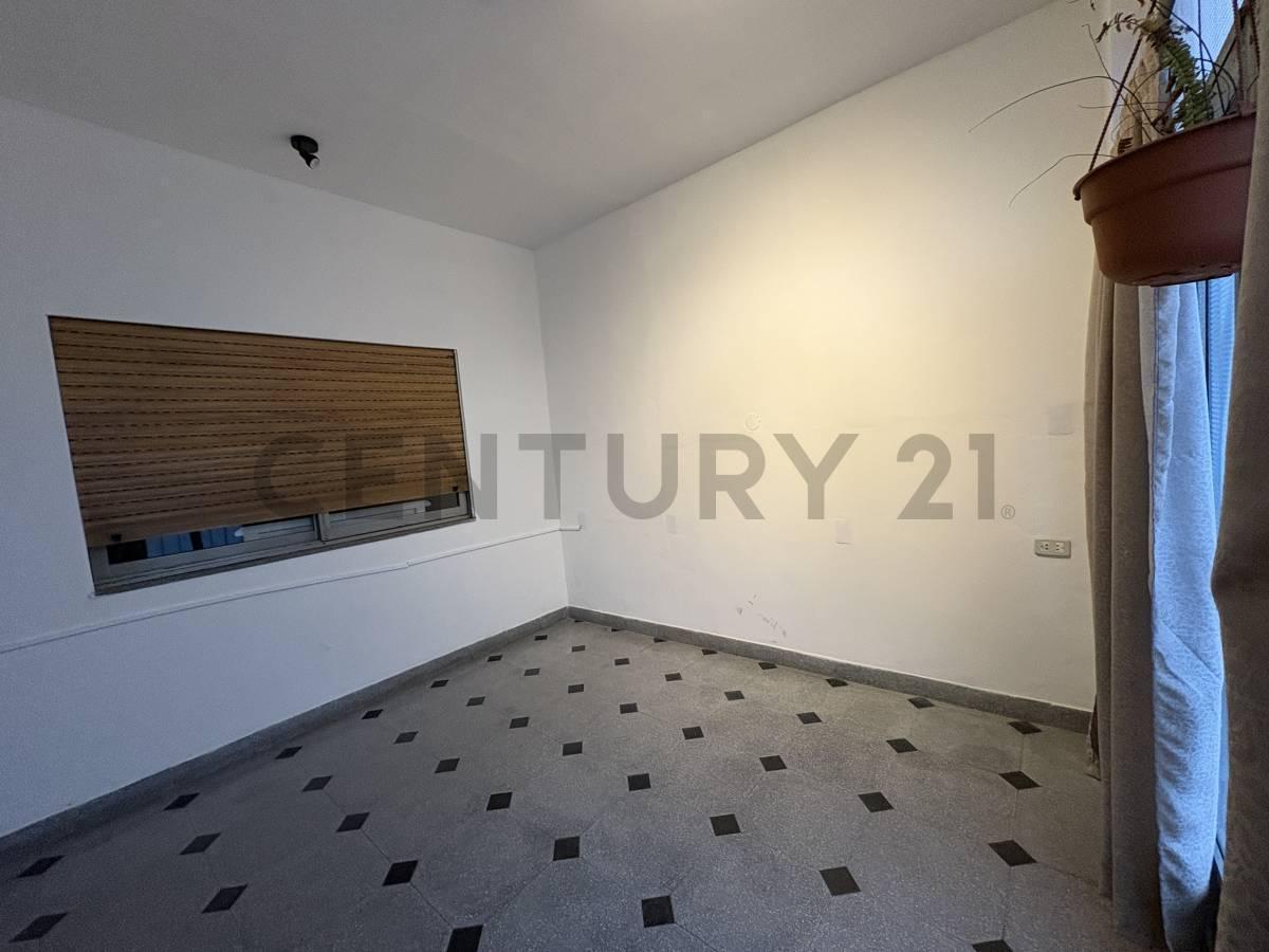 Foto de CASA MULTIFAMILIAR 7 AMBIENTES / 2 VIVIENDAS EN VENTA EN MORÓN, imagen 3