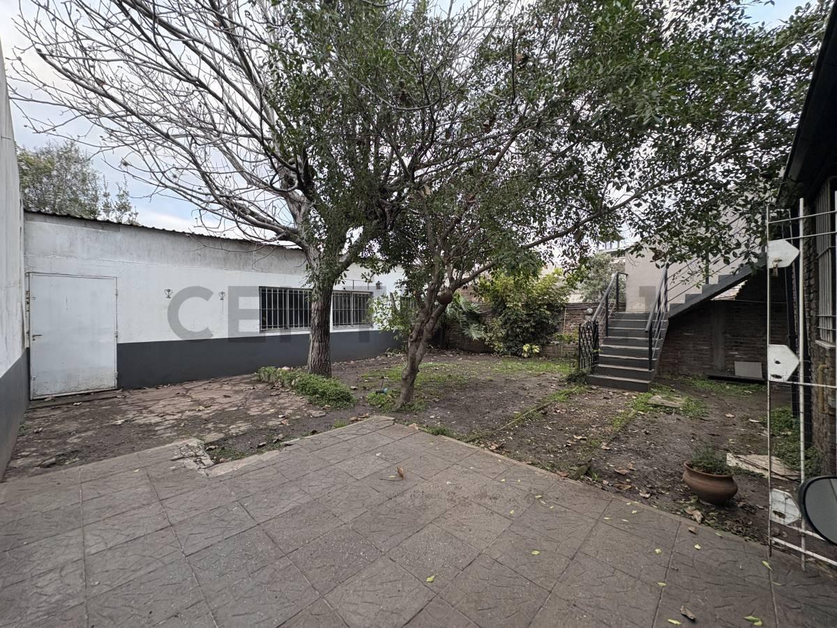 Foto de CASA MULTIFAMILIAR 7 AMBIENTES / 2 VIVIENDAS EN VENTA EN MORÓN, imagen 1