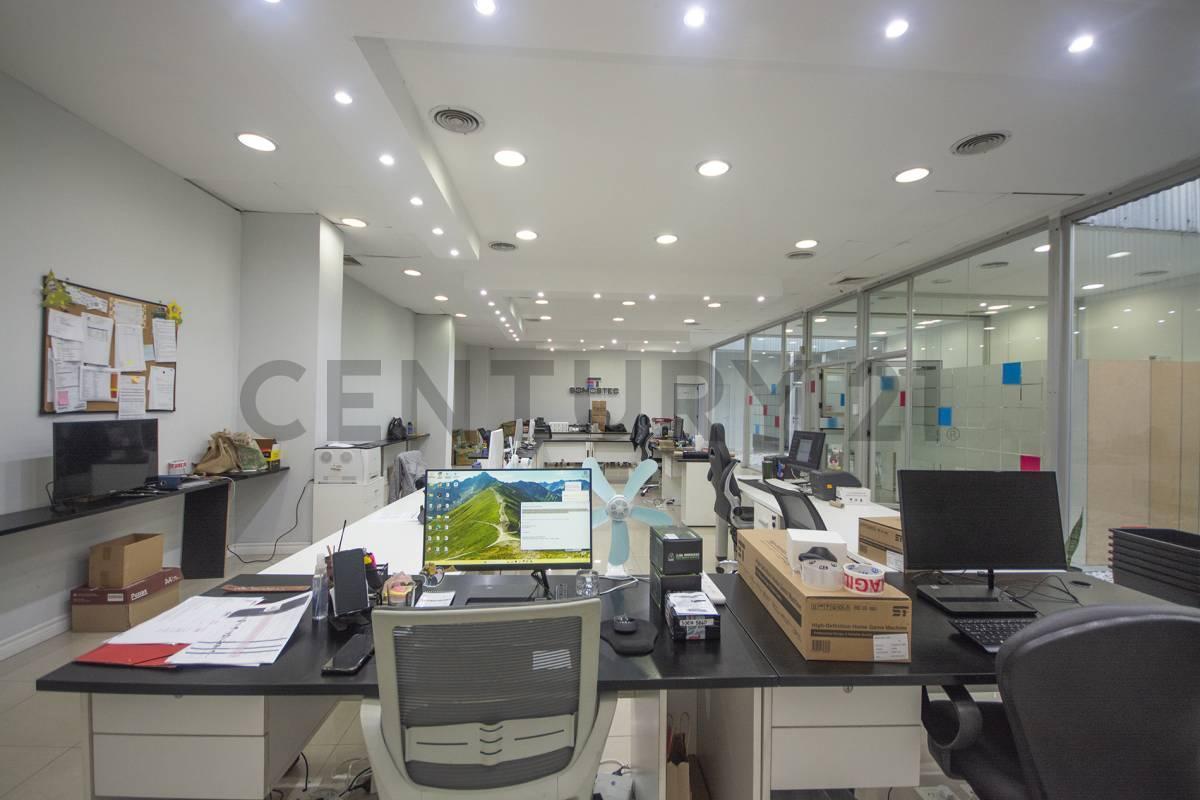 Foto de EDIFICIO COMERCIAL ÚNICO - OFICINAS, DEPÓSITO ALTURA Y FABRICA en, imagen 3