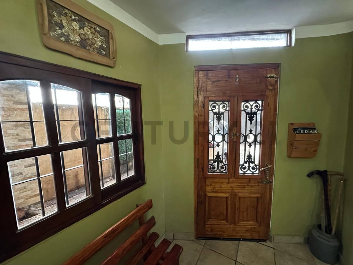 Foto de Excelente Chalet en Don Torcuato - Cuatro dormitorios - Quincho y Pileta, imagen 3