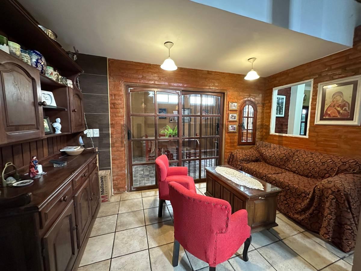 Foto de Excelente Chalet en Don Torcuato - Cuatro dormitorios - Quincho y Pileta, imagen 5