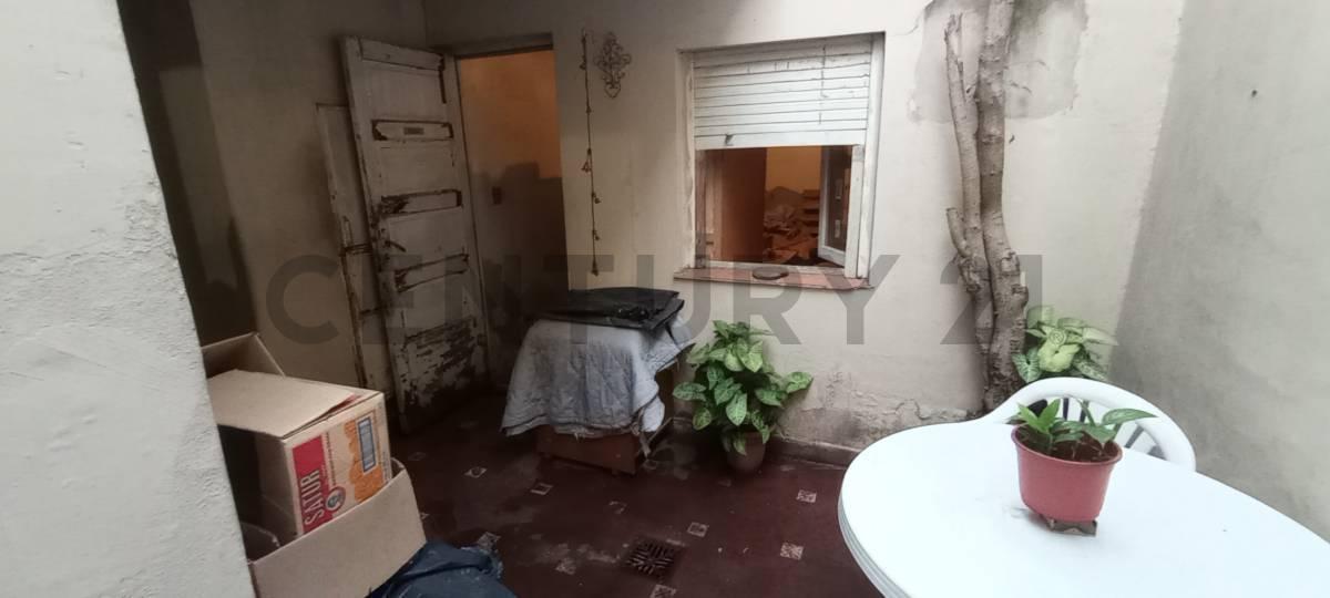 Foto de PH amplio en Colegiales a Reciclar con Patio + Unidad Independiente |, imagen 4