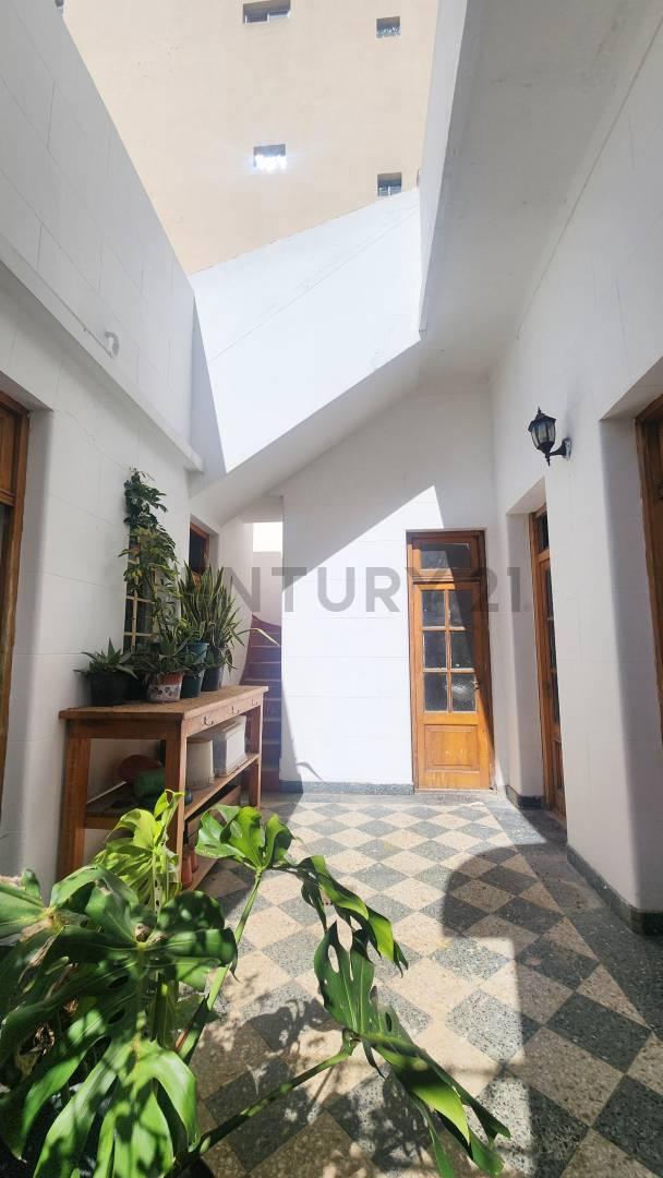 Foto de VENTA PH VILLA DEVOTO- 2 DORMITORIOS-PATIO Y TERRAZA-APTO CREDITO-SIN, imagen 2