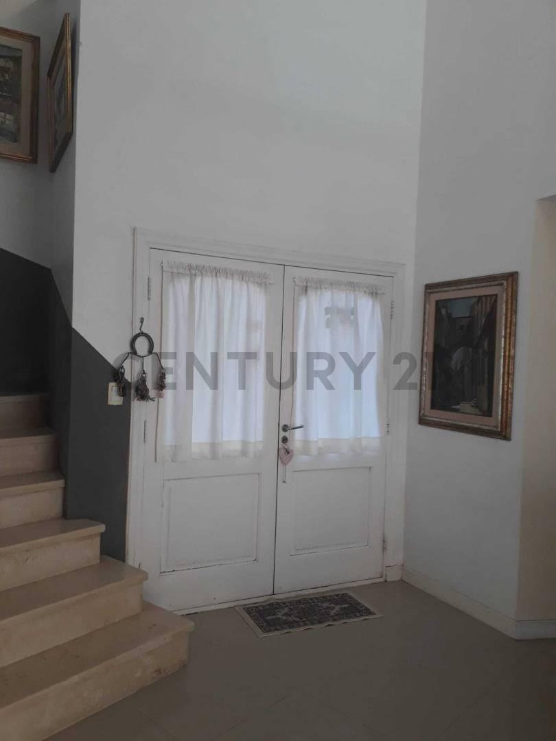 Foto de Casa 5 ambientes 250 superficie lote 600 metros, con pileta y, imagen 4