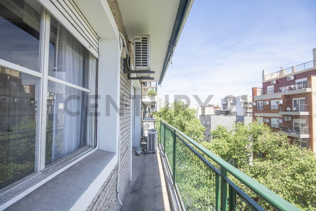 Foto de Venta de Sólido, luminoso y amplio 4 Ambientes con Balcón y Vista, imagen 2
