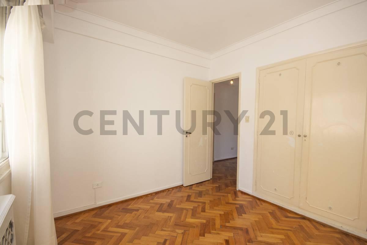 Foto de Venta de Sólido, luminoso y amplio 4 Ambientes con Balcón y Vista, imagen 4