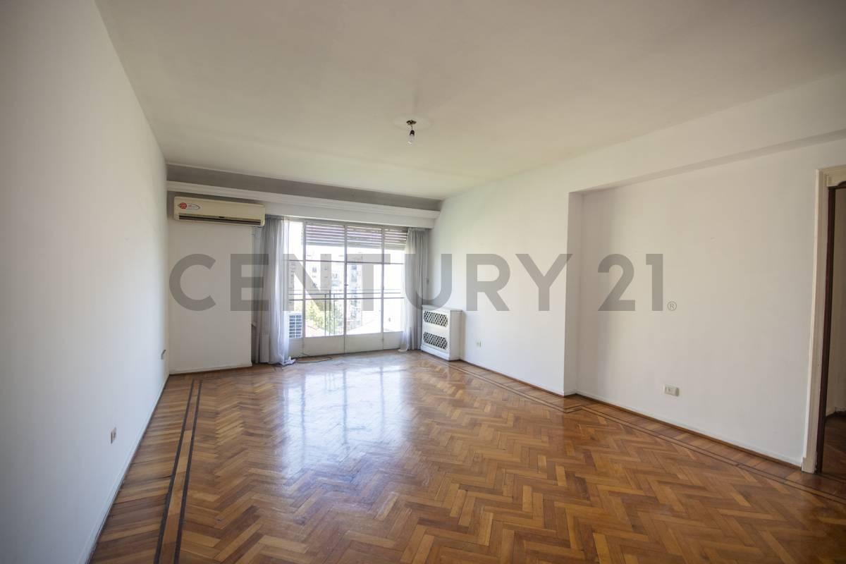 Foto de Venta de Sólido, luminoso y amplio 4 Ambientes con Balcón y Vista, imagen 1