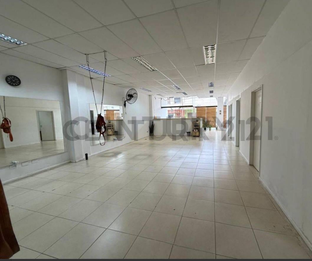 Foto de Venta de moderno Local comercial con renta, ideal inversor, Pilar, imagen 1