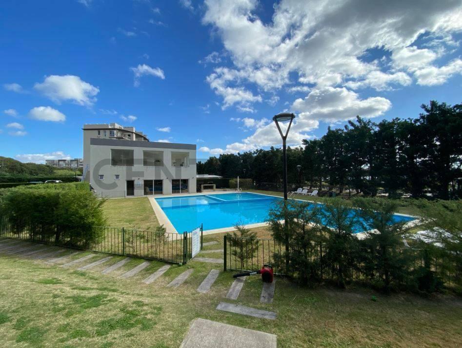 Foto de 3 ambientes en PB con jardín propio y 2 cocheras en El Palmar Nordelta, imagen 3