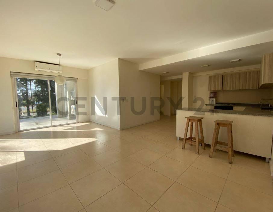 Foto de 3 ambientes en PB con jardín propio y 2 cocheras en El Palmar Nordelta, imagen 5