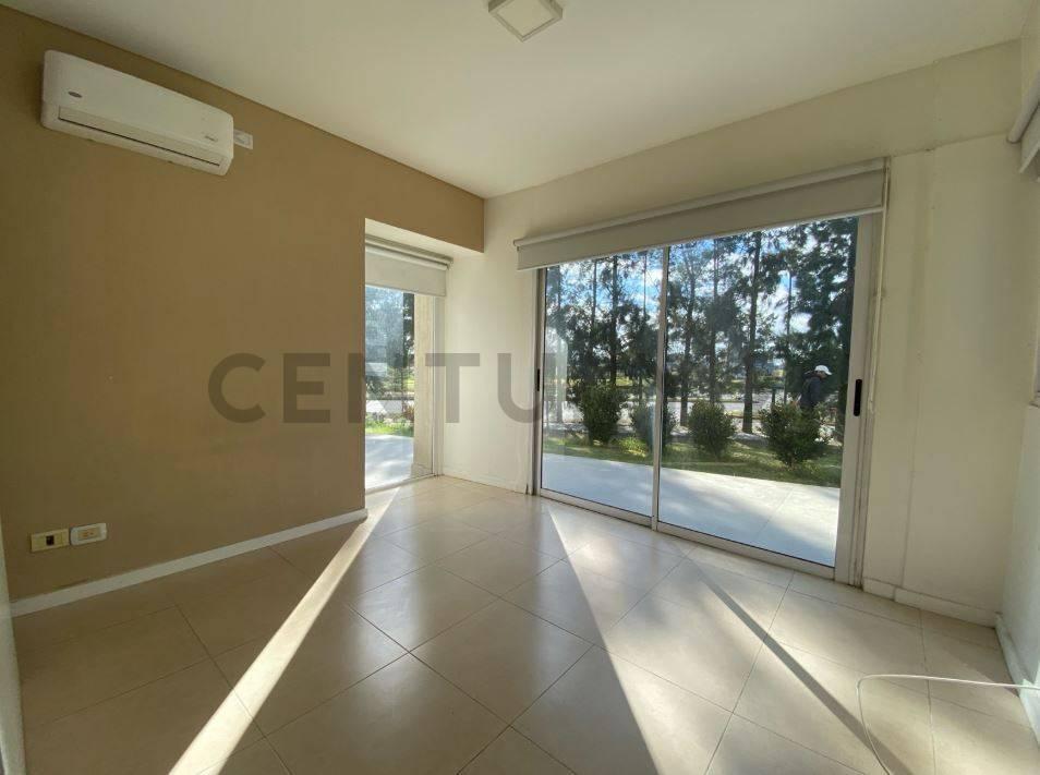Foto de 3 ambientes en PB con jardín propio y 2 cocheras en El Palmar Nordelta, imagen 1