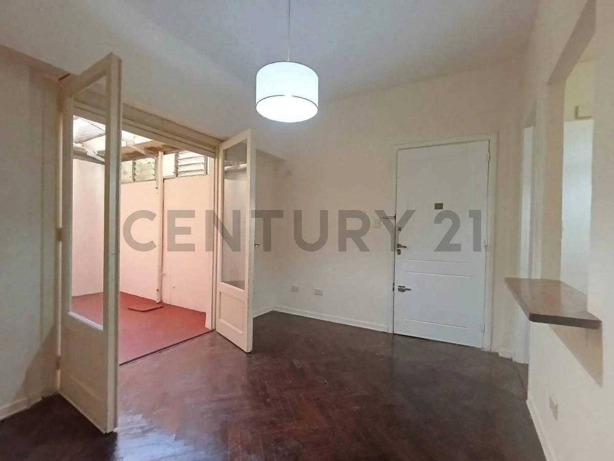 Foto de Departamento 2 ambientes en venta con patio! en Caballito, imagen 2