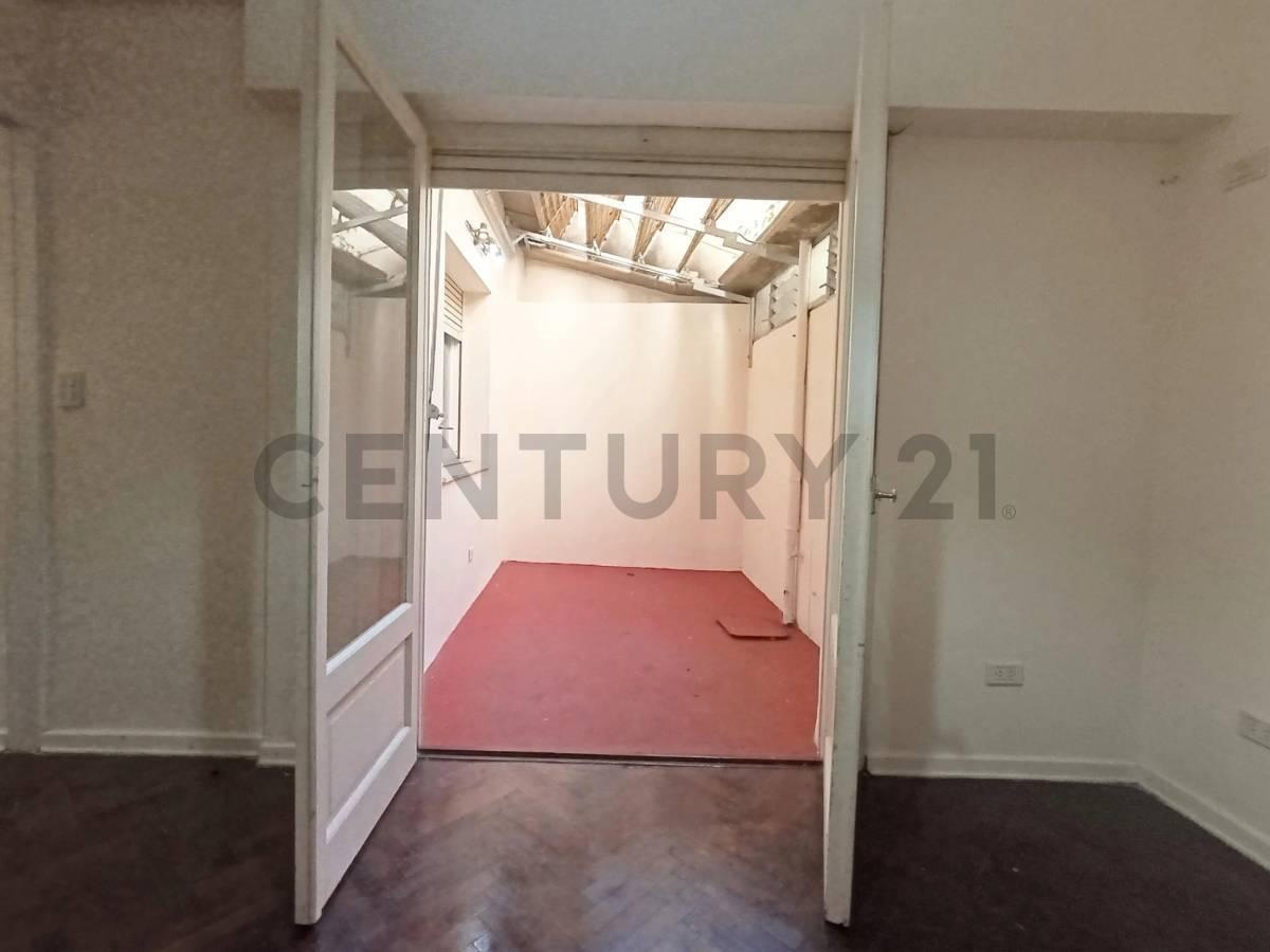 Foto de Departamento 2 ambientes en venta con patio! en Caballito, imagen 4