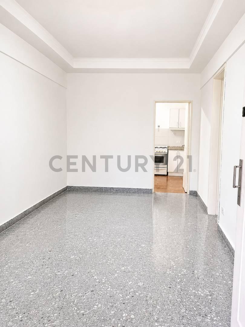 Foto de VENTA DEPARTAMENTO EN SAAVEDRA CON ENTRADA INDEPENDIENTE -PATIO- APTO, imagen 3