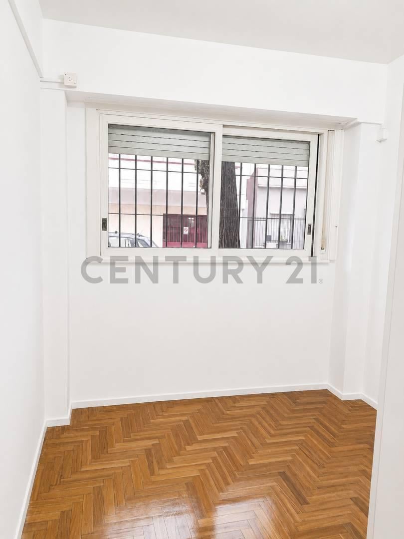 Foto de VENTA DEPARTAMENTO EN SAAVEDRA CON ENTRADA INDEPENDIENTE -PATIO- APTO, imagen 2