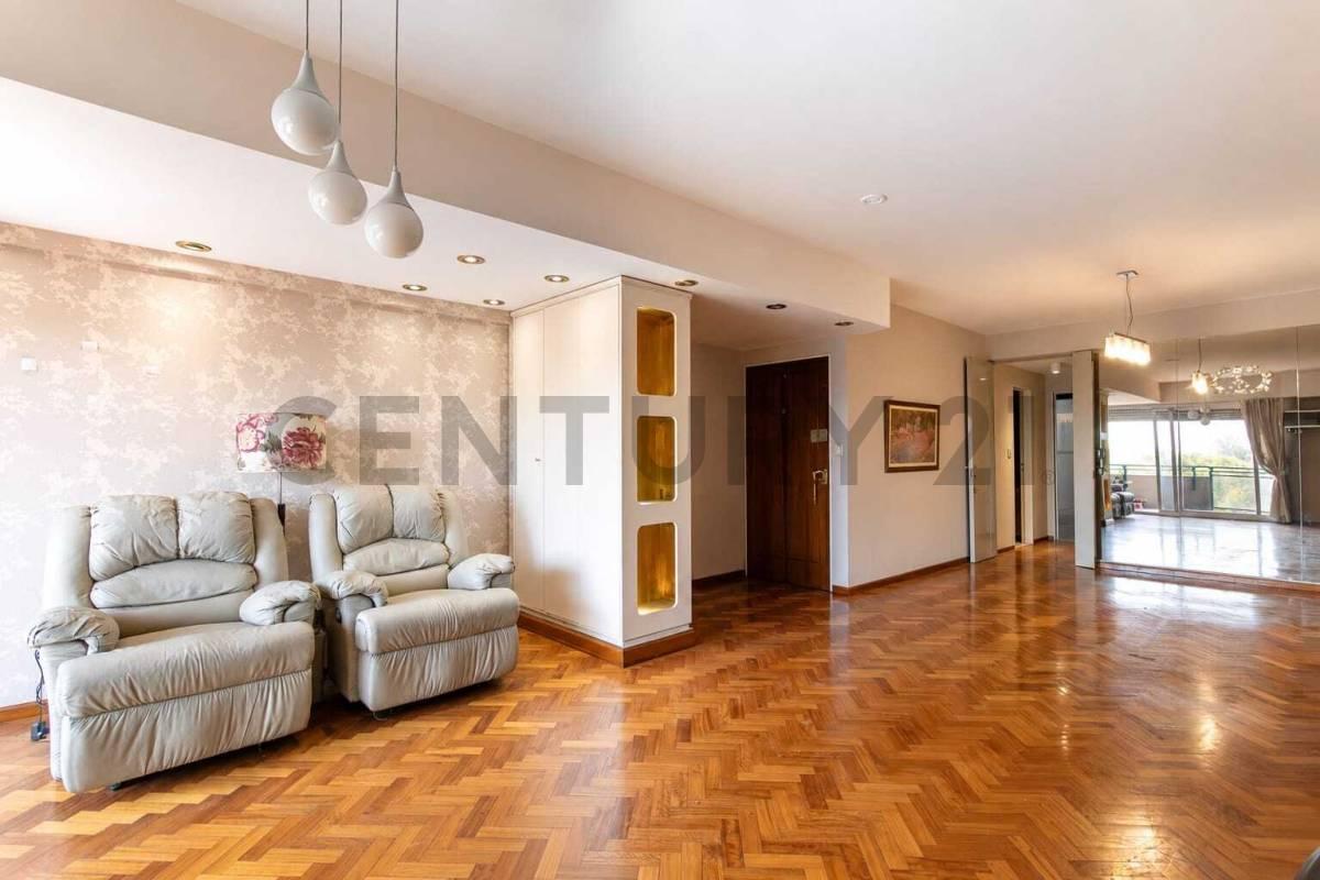Foto de VENTA DEPARTAMENTO 5 AMBIENTES CON DEPENDENCIA Y COCHERA SOBRE AV, imagen 2