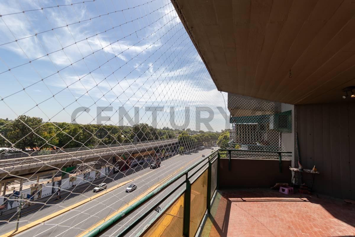 Foto de VENTA DEPARTAMENTO 5 AMBIENTES CON DEPENDENCIA Y COCHERA SOBRE AV, imagen 4