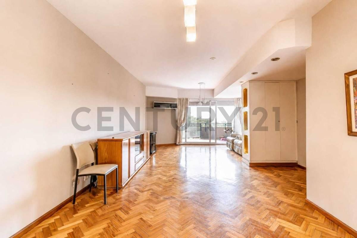Foto de VENTA DEPARTAMENTO 5 AMBIENTES CON DEPENDENCIA Y COCHERA SOBRE AV, imagen 1