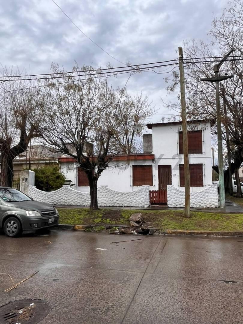 Foto de VENTA DE CASA 6 AMBIENTES EN J.CPAZ(APT.CREDITO)-COCHERA-6CUADRAS, imagen 2