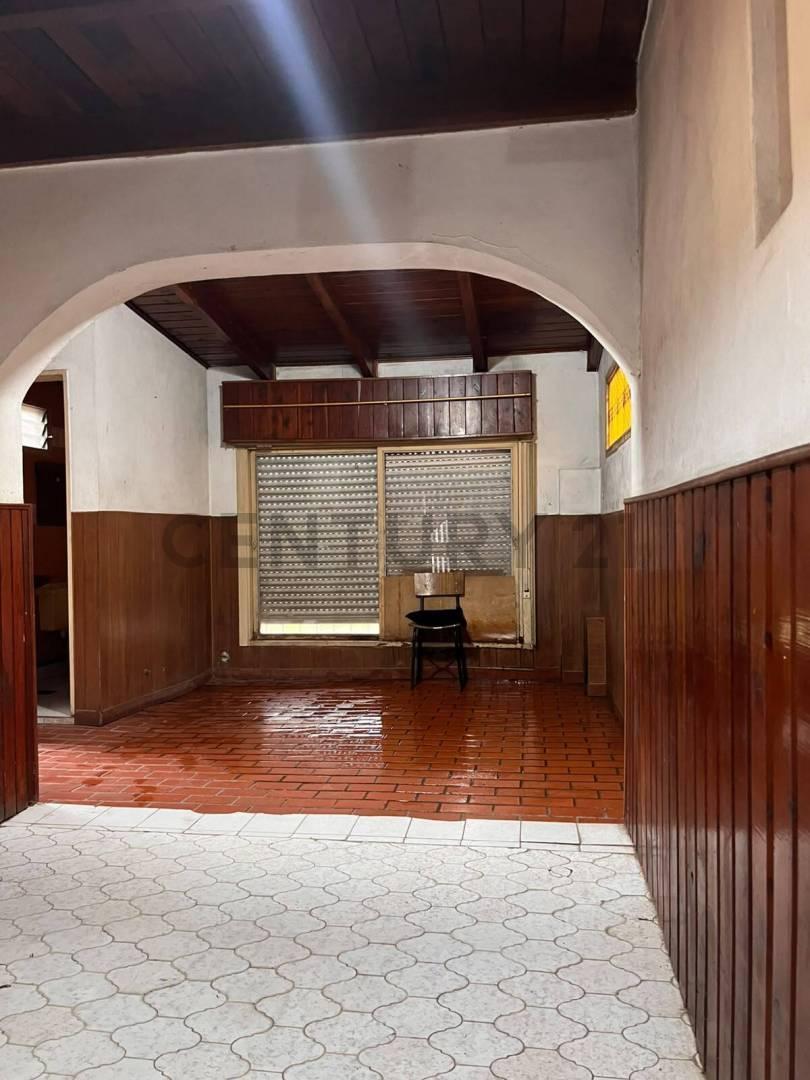 Foto de VENTA DE CASA 6 AMBIENTES EN J.CPAZ(APT.CREDITO)-COCHERA-6CUADRAS, imagen 4