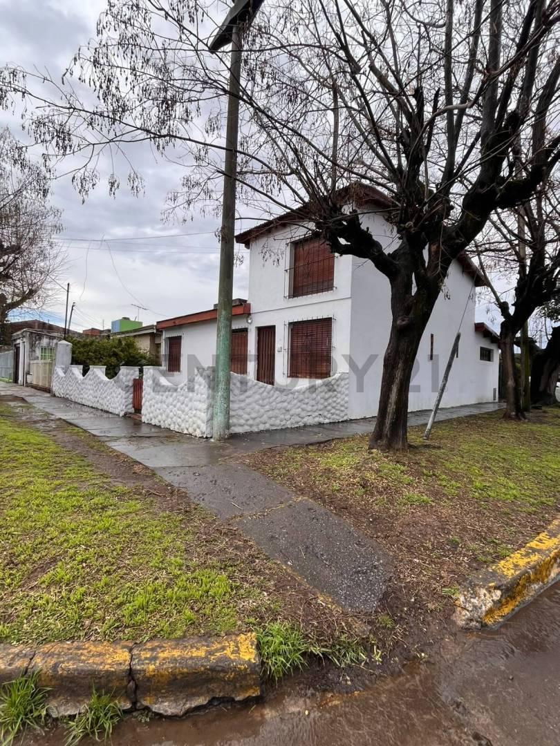Foto de VENTA DE CASA 6 AMBIENTES EN J.CPAZ(APT.CREDITO)-COCHERA-6CUADRAS, imagen 1