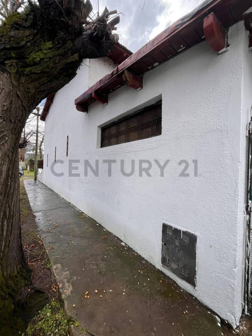 Foto de VENTA DE CASA 6 AMBIENTES EN J.CPAZ(APT.CREDITO)-COCHERA-6CUADRAS, imagen 3