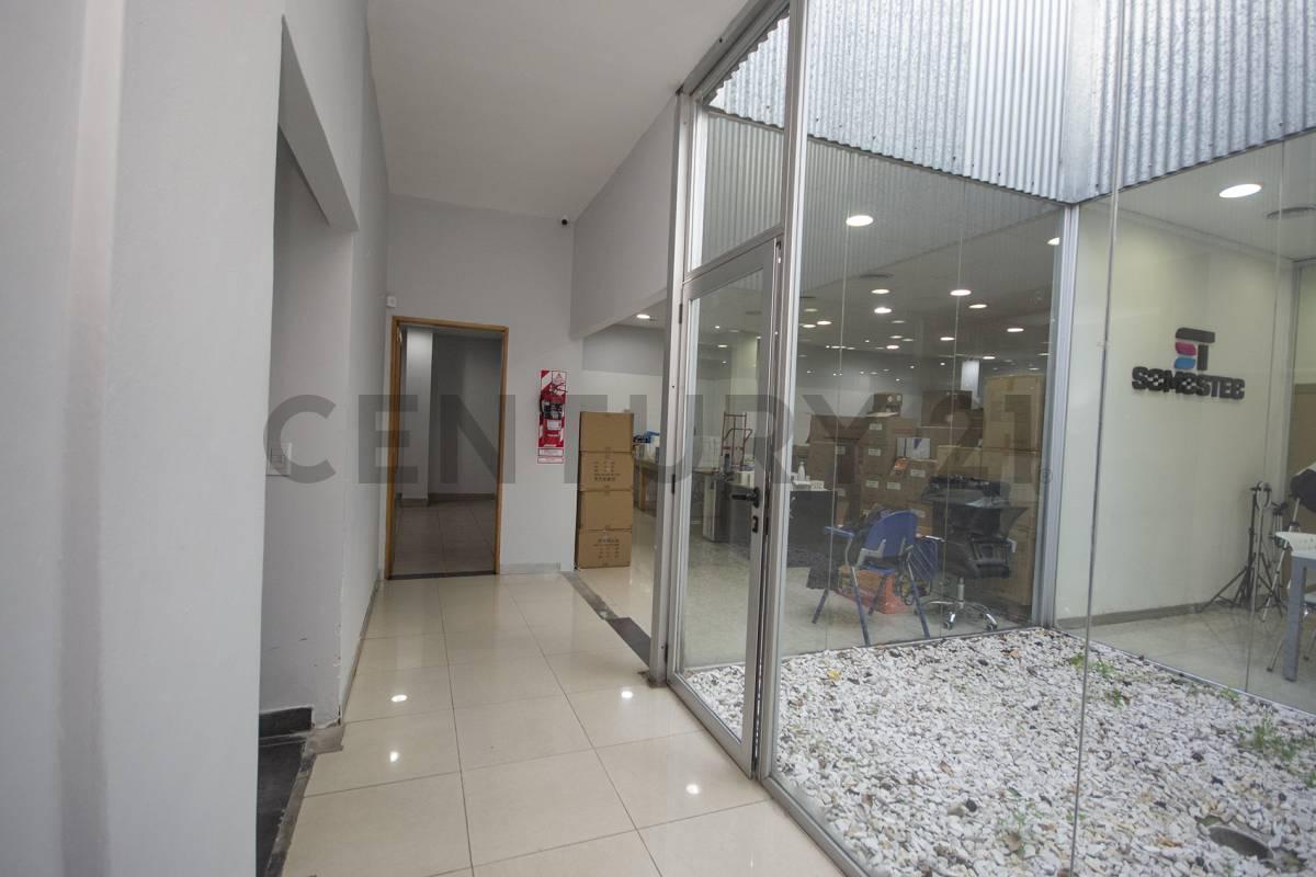 Foto de PROPIEDAD ÚNICA - OFICINAS, DEPÓSITOS Y FABRICA en PARQUE PATRICIOS /, imagen 2