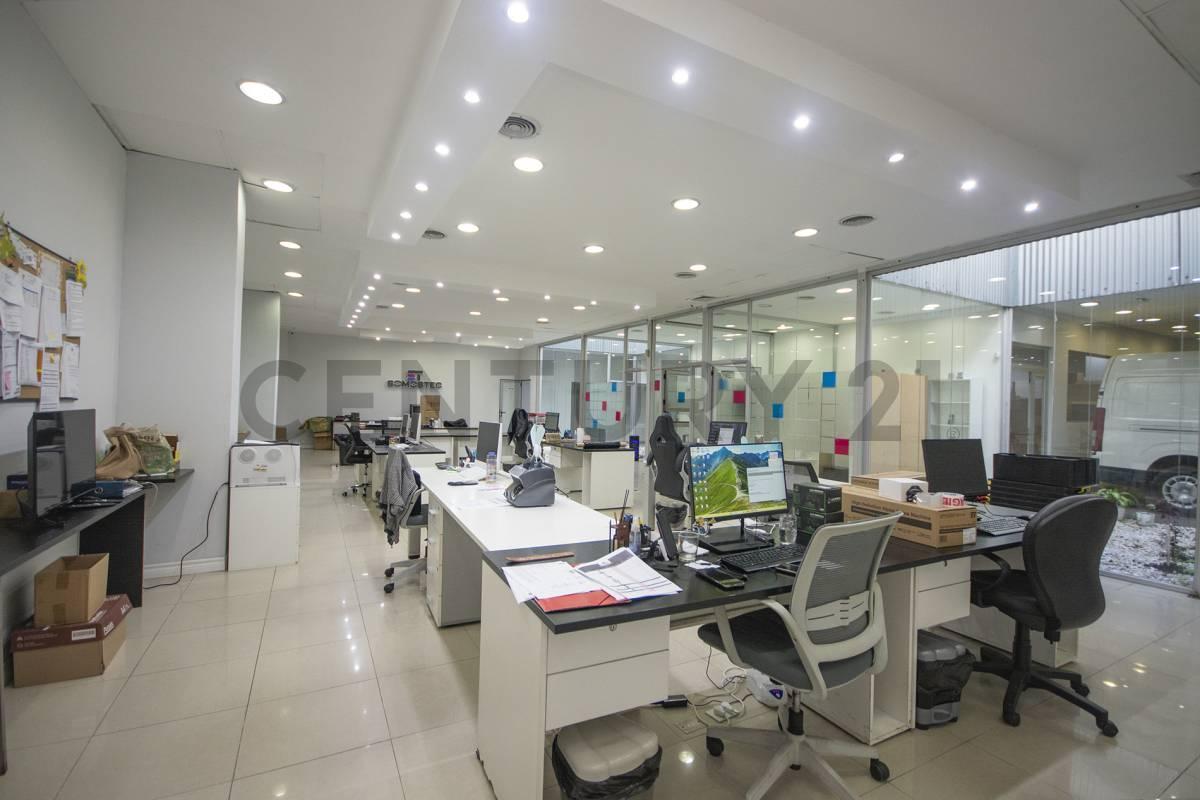 Foto de PROPIEDAD ÚNICA - OFICINAS, DEPÓSITOS Y FABRICA en PARQUE PATRICIOS /, imagen 1