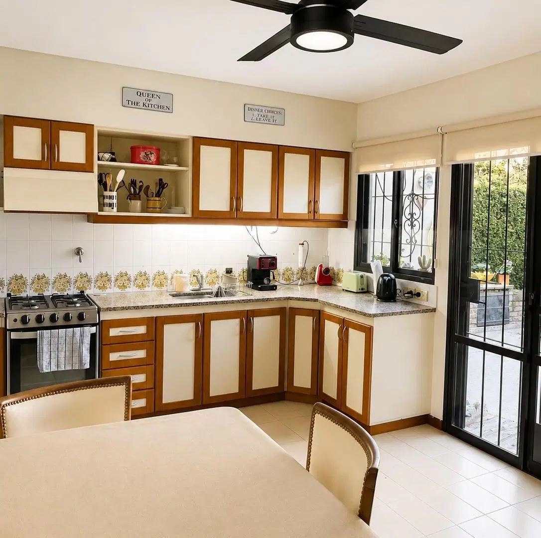 CASA 4 AMBIENTES CON PARQUE 3