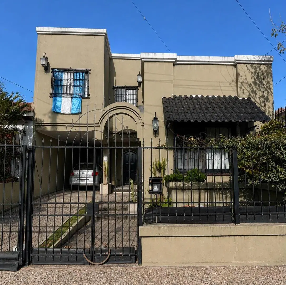 CASA 4 AMBIENTES CON PARQUE 5