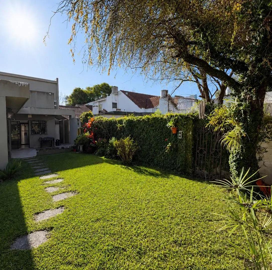 CASA 4 AMBIENTES CON PARQUE 8