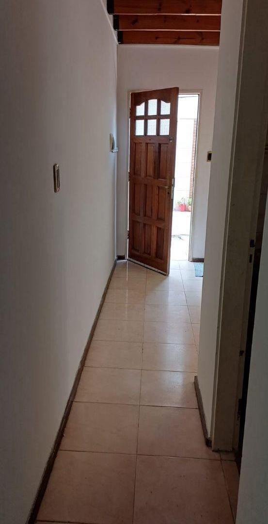 Foto de PH de 75 m² con 2 dormitorios en venta en Villa Verselli, Bernal Oeste, imagen 2