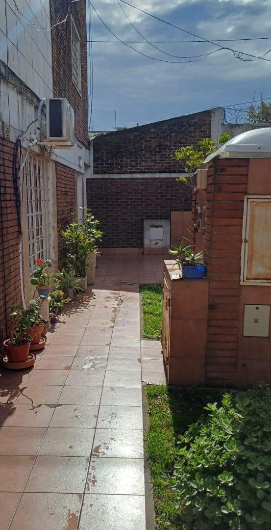 Foto de PH de 75 m² con 2 dormitorios en venta en Villa Verselli, Bernal Oeste, imagen 1