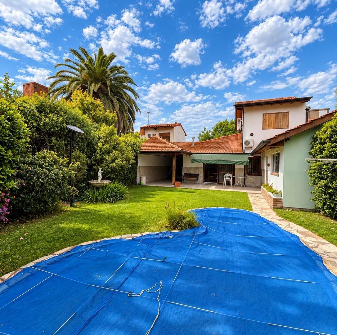 Foto de Casa 5 ambientes - parque con pileta - Barrio Parque, Bernal, imagen 2