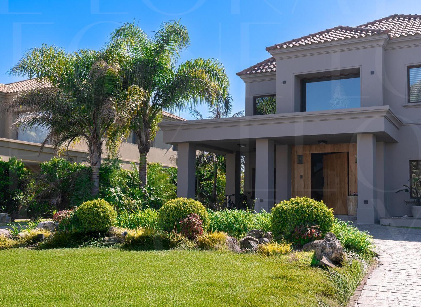 Casa en venta, 7 ambientes, en Canning Barrio Saint Thomas Este, Canning, al golf