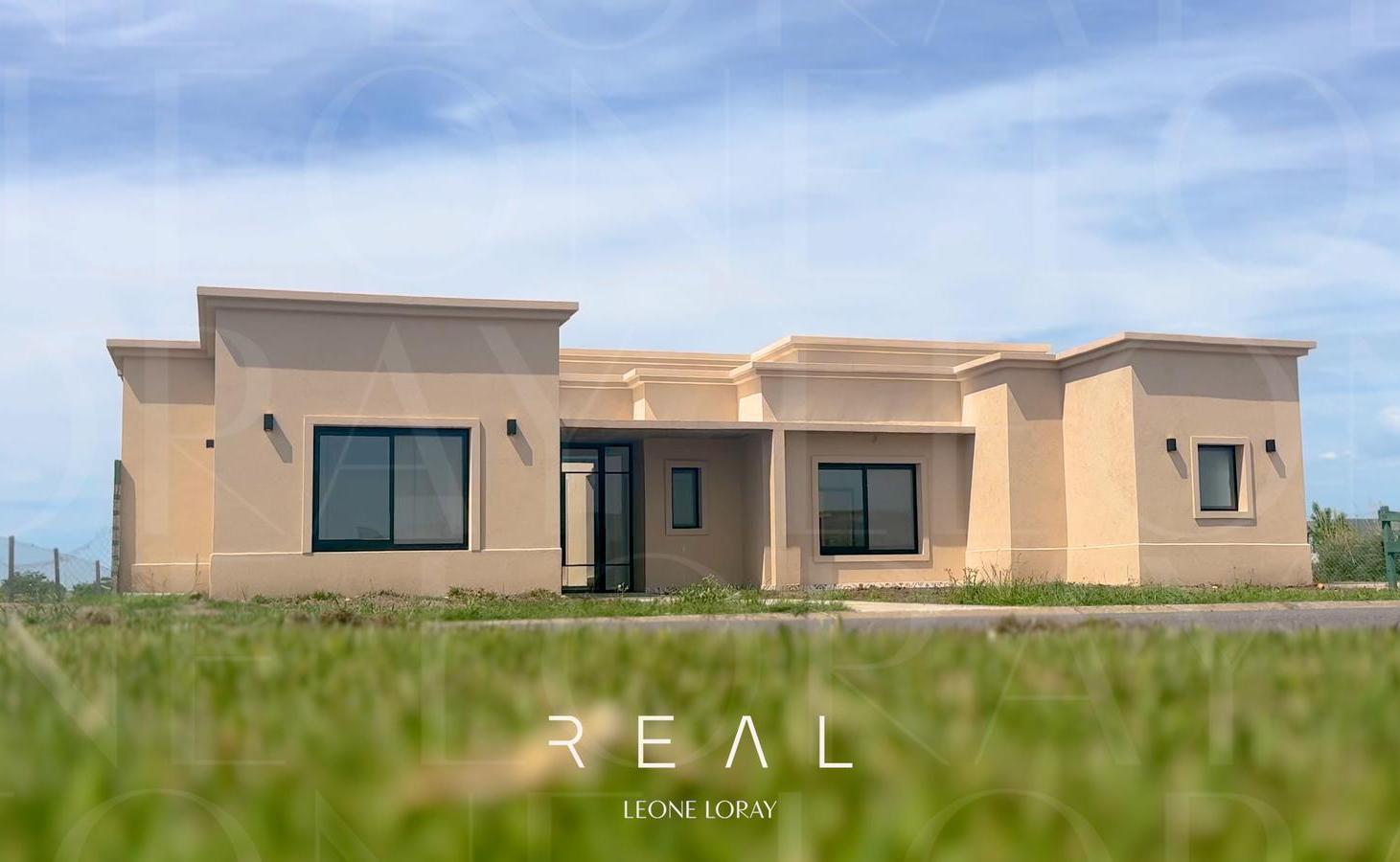 Casa en venta, 5 ambientes, barrio San Sebastian, Pilar, area 11, al lago oportunidad!