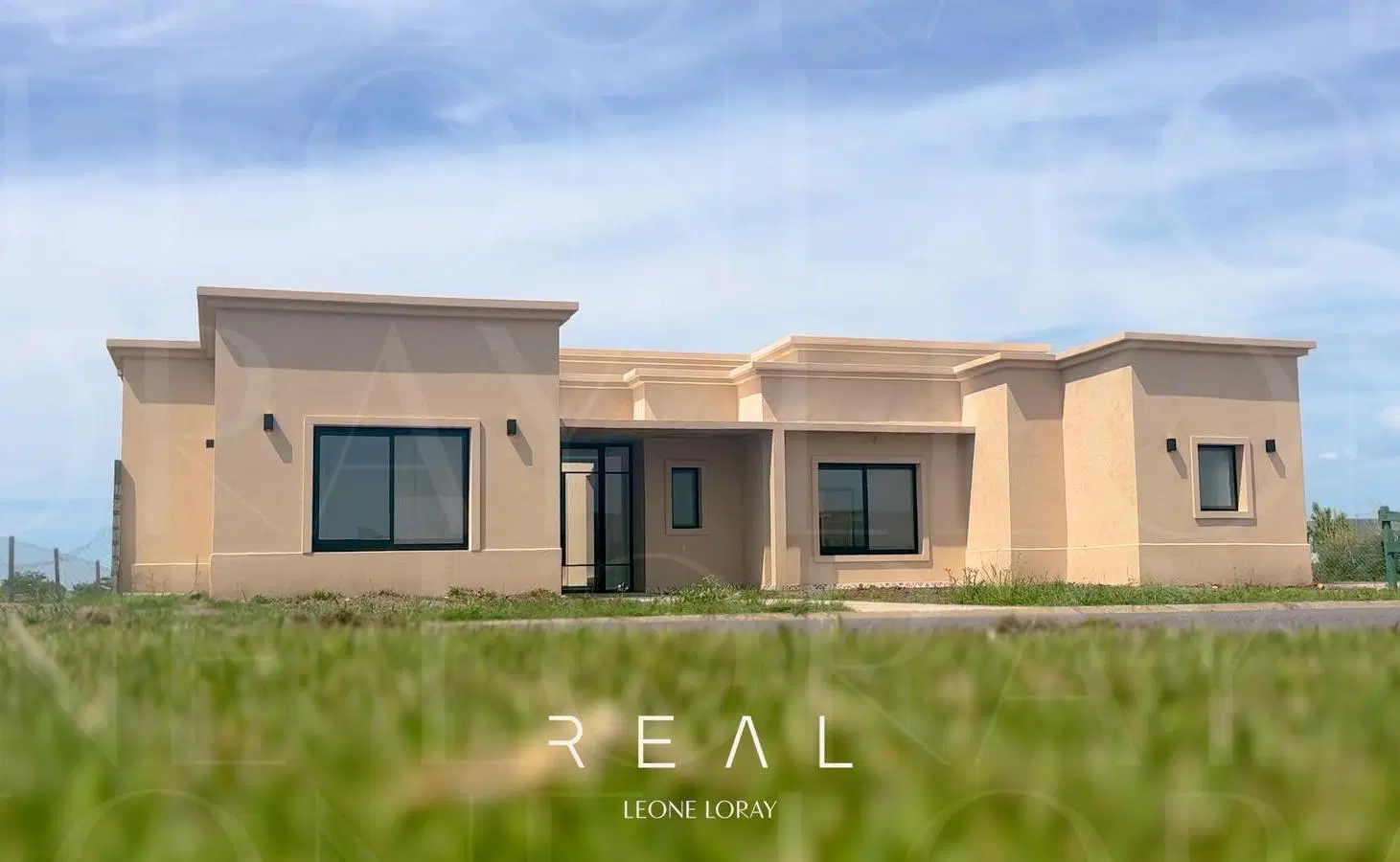 Casa en venta, 5 ambientes, barrio San Sebastian, Pilar, area 11, al lago oportunidad! 2