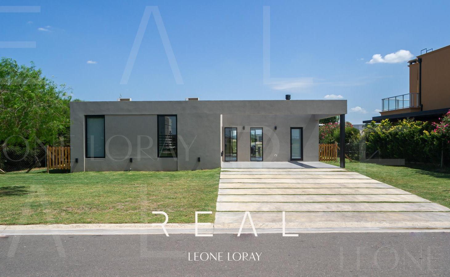 Casa en venta a la laguna en el barrio San Sebastian, Pilar