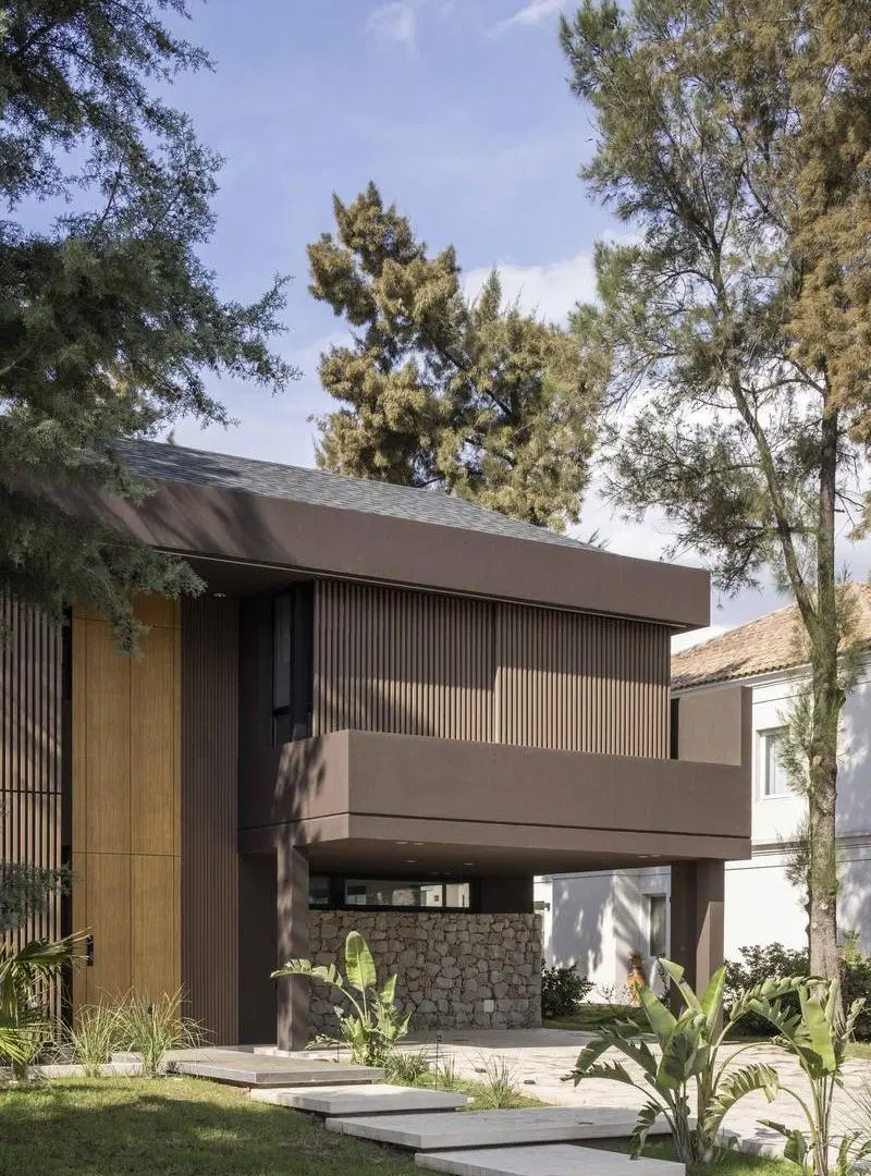 Casa en venta, 7 ambientes, Barrio Saint Thomas este, con vistas al golf, de categoría 5