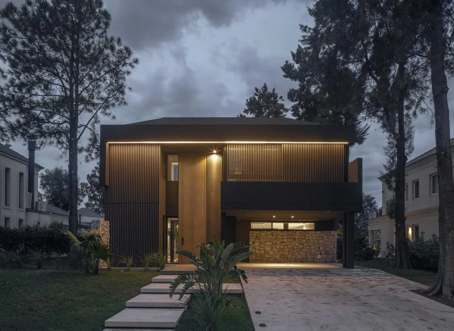 Casa en venta, 7 ambientes, Barrio Saint Thomas este, con vistas al golf, de categoría 4